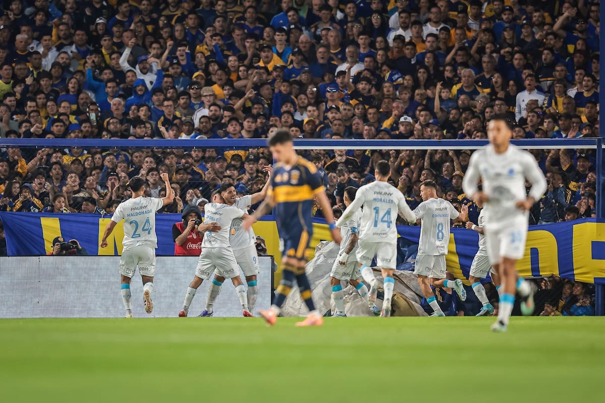 Boca fue al ataque y chocó con Belgrano, que ganó un partidazo en la Bombonera