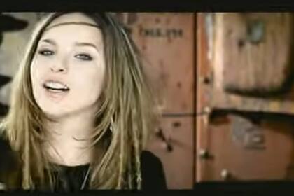 Belinda en el video oficial de Boba Niña Nice, uno de sus primeros éxitos.