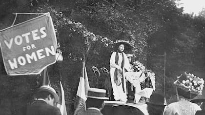 Bell estaba en contra del movimiento sufragista que buscaba el derecho al voto de la mujeres.