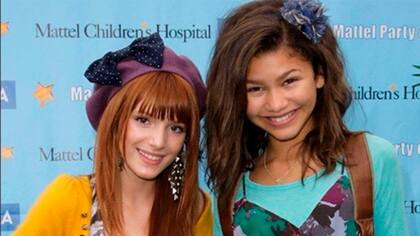 Bella junto a Zendaya, su compañera en A todo ritmo