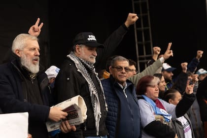 Belliboni junto con Acto de la Unión de Trabajadores de la Economía Popular (UTEP) en las puertas del Congreso