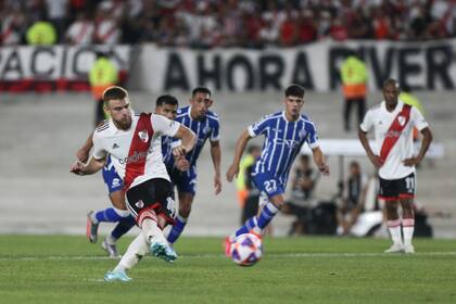 Beltrán cruza el remate de derecha y marca de penal el segundo gol de River