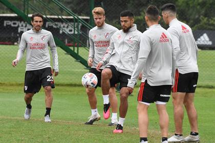 River se entrenó pensando en el choque por Copa Argentina ante Depro este miércoles en cancha de Banfield