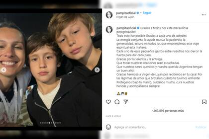 Beltrán y Benicio acompañaron a su madre durante la peregrinación (Foto Instagram @pampitaoficial)