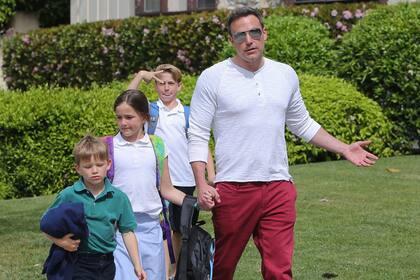Affleck, junto a sus tres hijos