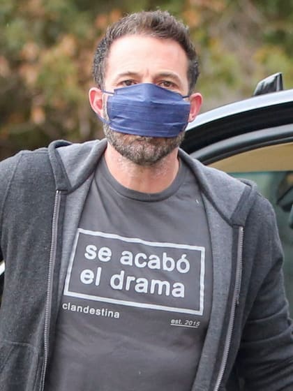 Ben Affleck pide que se termine el drama ante los flashes; el actor está tomando clases de castellano desde que volvió con su ex, Jennifer Lopez