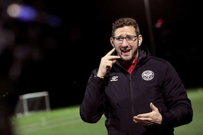 Ben Lampert, entrenador del equipo de fútbol para sordos del Brentford FC Community Sports Trust
