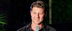 El curioso cambio de Benjamin McKenzie: pasó de ser una estrella juvenil a destapar “la estafa” de las criptomonedas