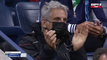 Ben Stiller aplaudiendo un punto del Peque en la tribuna del US Open