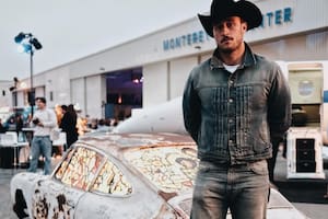 El artista que rescató carros Porsche incendiados y los convirtió en joyas cautivadoras