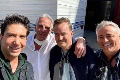 Ben Weiss con los actores de Friends