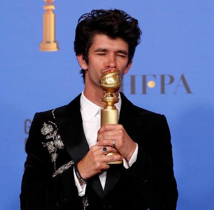 Ben Whishaw y su premio por A Very English Scandal