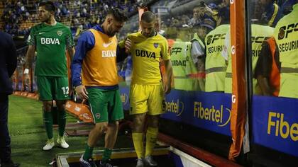 Benedetto es ayudado por Sara para bajar las escaleras del túnel. Las volverá a subir en, al menos, seis meses