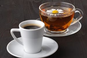 Para combatir el frío y algo más: los beneficios de beber café y té que tal vez no conocías