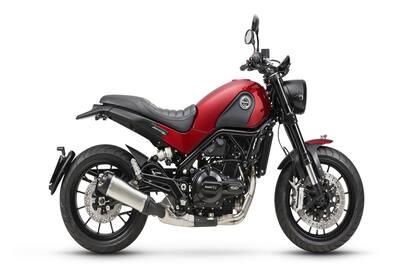 Benelli Leoncino. Estampa de Cafe Racer y leyenda de la casa italiana que mantiene la tradición con su motor de 500 cc y casi 50 CV