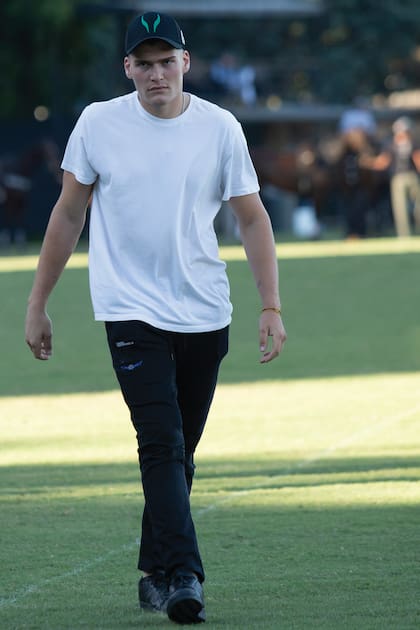 Benicio
Castagnola alentó
a su papá. El
febrero de 2023 él
hizo su debut en
Palermo jugando
con Lolo la final
de la Copa Puesto
Viejo. Y ganaron.