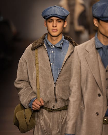 Benicio en el Fashion Week de Milan desfilando para Armani
