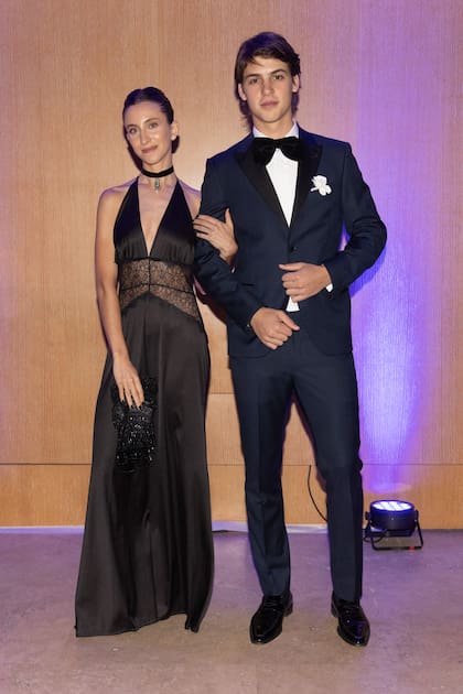 Benicio Gravier posa con su novia, Lola Malm Green