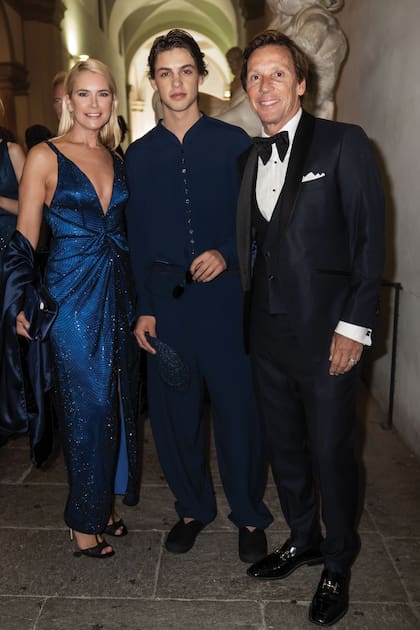 Benicio junto a sus padres, Valeria Mazza y Alejandro Gravier
