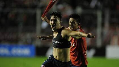 Benítez celebra su gol, el que le dio la clasificación a Independiente
