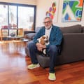 El diseñador argentino que vistió a Máxima, Claudia Schiffer y Priscilla Presley se reinventa