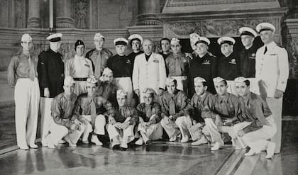 Benito Mussolini, con el seleccionado de Italia campeón de 1938