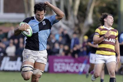 Benito Ortiz de Rosas festeja su try y la victoria de CUBA, asegurada en el final por esos cinco tantos conseguidos por el octavo.