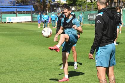 Solo 333 minutos suma Garré en la primera de Racing, pero de inmediato hubo una conexión con el público de la Academia