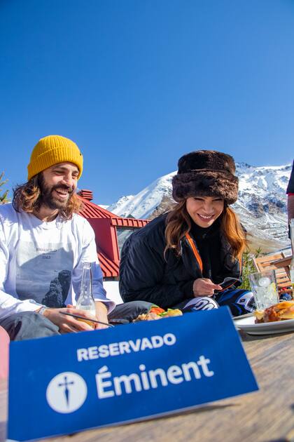 Benjamín Alfonoso y Celeste Cid en la nieve