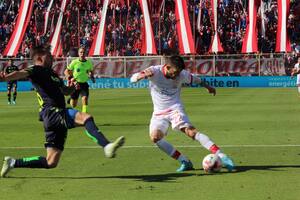 Huracán apostó a ganarlo (y más tras la expulsión de Calderón), pero le faltaron ideas