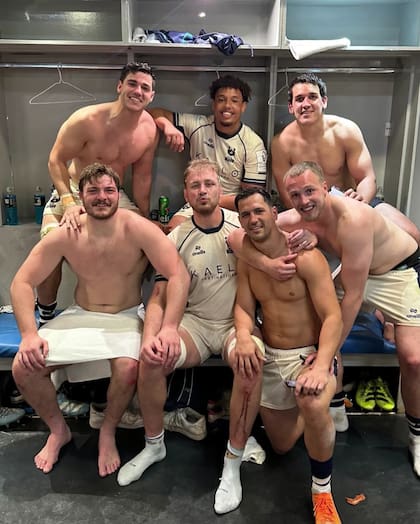 Benjamín Grondona, Pedro Rubiolo, Santiago Grondona y Matías Moroni junto a sus compañero de Bristol. (IG @gabrieloghre )