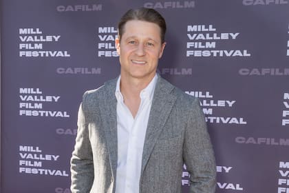 Benjamin McKenzie, en la premiere de su documental Todo el mundo te miente por dinero, en octubre de 2025