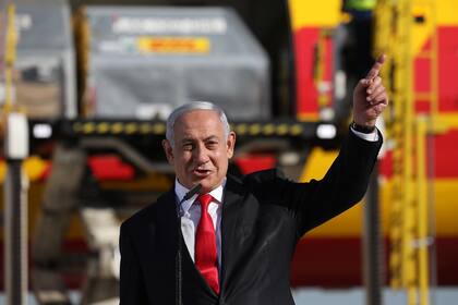 Benjamin Netanyahu anunció que será el primero en ponerse la vacuna contra el coronavirus de Pfizer, ayer en Israel