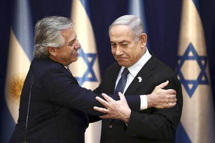 Benjamin Netanyahu le ofreció a Alberto Fernández la ayuda de científicos israelíes