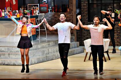 Benjamín Rojas, Nicolás Vázquez y Gimena Accardi reestrenaron Una Semana nada a principio de este mes. Con las medidas del Gobierno, ya reprogramaron sus funciones de las próximas dos semanas