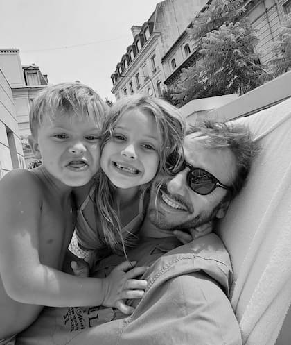 Benjamín Vicuña aseguró que le cuesta la distancia con sus hijos menores y que intenta adaptarse a esta nueva dinámica (Foto: Instagram @benjaminvicuna.ok)