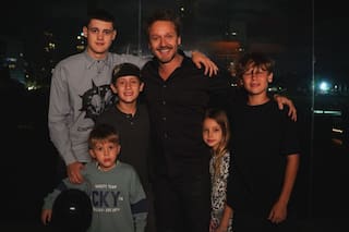 Vicuña festejó sus 47 años rodeado de familia y amigos: la dedicatoria de Anita Espasandín