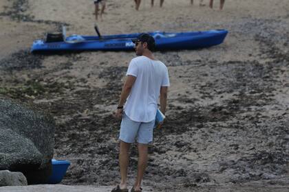 Benjamín Vicuña disfruta de la tranquilidad de la playa