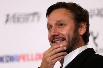 Benjamín Vicuña en la alfombra roja de los Emmy