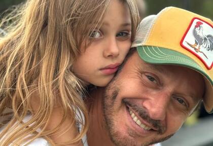 Benjamín Vicuña junto a su hija Magnolia