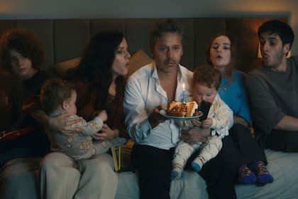 Benjamín Vicuña, sobre su personaje en la serie El resto bien: "Este hombre cumple 50 años y hay que entender que también padece su estado físico y los cambios hormonales, que son reales; son científicos"