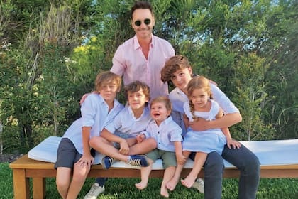 Benjamín Vicuña y sus cinco hijos. Esta semana, el actor también habló, y en profundidad, con ¡HOLA! Argentina