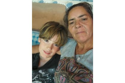 Benjamín y su mamá, cuando hace tres años llegaron a Manzana 34, en Neuquén