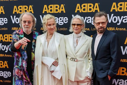 Benny Andersson, Agnetha Faltskog, Anni-Frid Lyngstad y Björn Ulvaeus en el pre estreno del ABBA Voyage, en el ABBA Arena de Londres