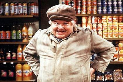 Benny Hill en plena actuación