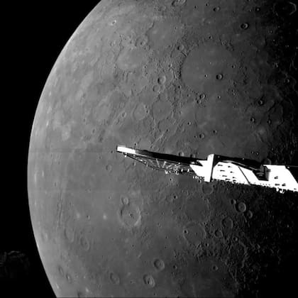 BepiColombo ya ha estado enviando imágenes de la superficie de Mercurio, tras un breve sobrevuelo a comienzos de 2025