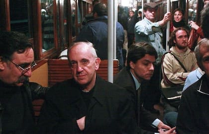 Bergoglio en la línea A de subte cuando era arzobispo de Buenos Aires