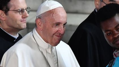 Bergoglio se ordenó como cura a los 33 años.