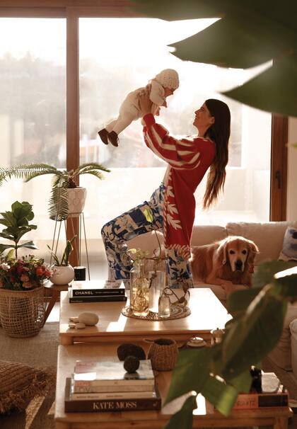 “Berlín es muy compañero de Bambi. Le chupetea la cabeza como si fuera un cachorro. Y no perdió su lugar: sigue durmiendo con nosotros en la cama”, cuenta Ana.