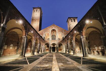 Celebraron su matrimonio bajo estricto protocolo sanitario –con barbijo incluido– y junto a un reducido número de invitados en la capilla de San Sigismondo, dentro de la basílica de Sant’ Ambrogio, uno de los lugares más emblemáticos de Milán.